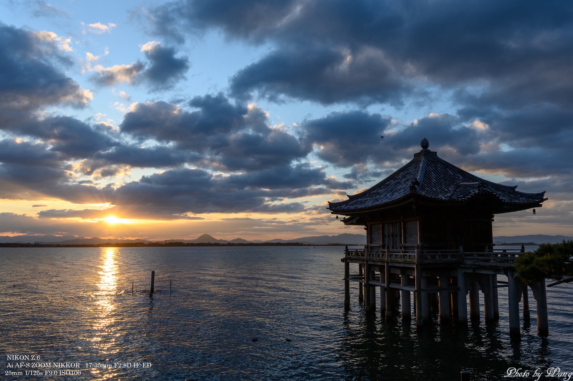 自然与人文景观的完美结合——琵琶湖  翻开日本地图，细心的朋友会发现，狭长的日本的正中间有一块面积不