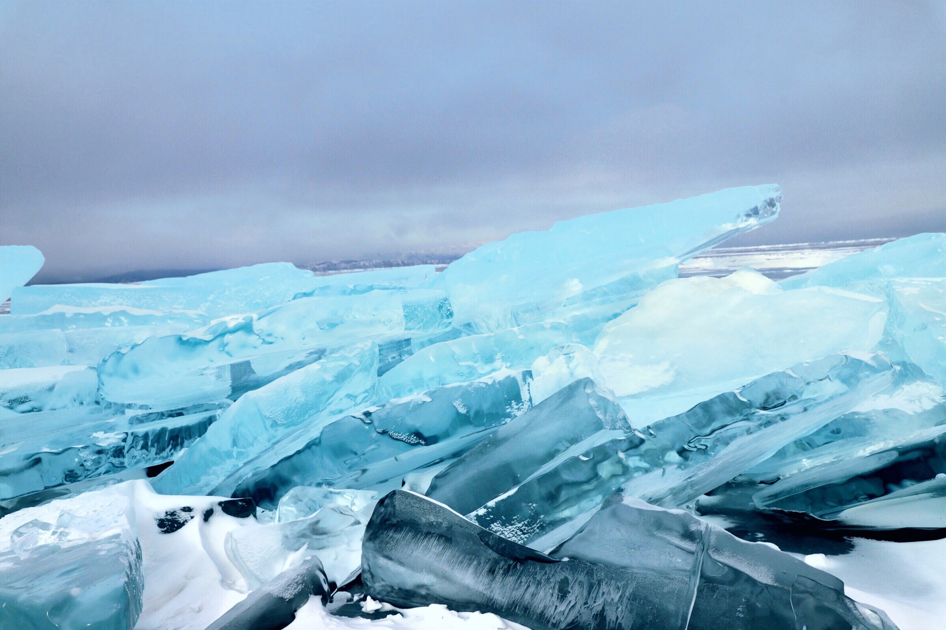 ❤️终于来了！西伯利亚蓝眼睛｜贝加尔湖蓝冰之旅❄️  贝加尔湖有世界上最干净最纯洁最美的蓝冰； 也有