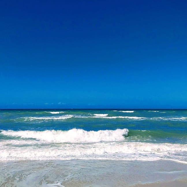 宁静祥和的Meireles海滩，巴西最靓丽的风景线  ☞地址与开放时间 地址：Praia do Me