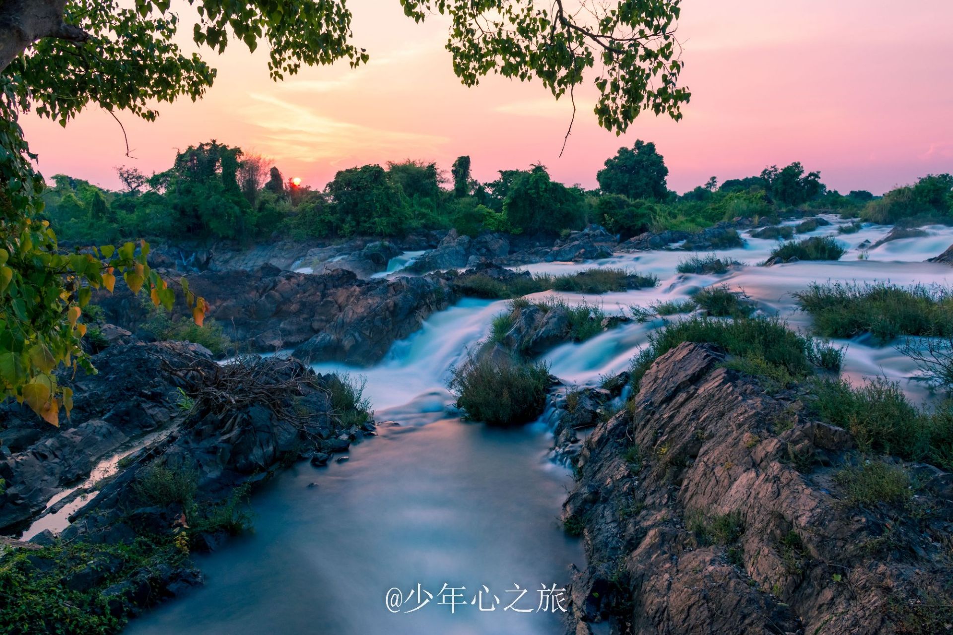 老挝达宋帕米瀑布，四千美岛秘境 ✨✨✨ 四千美岛是老挝的一个边陲之地，从首都万象乘车过去需要12小时