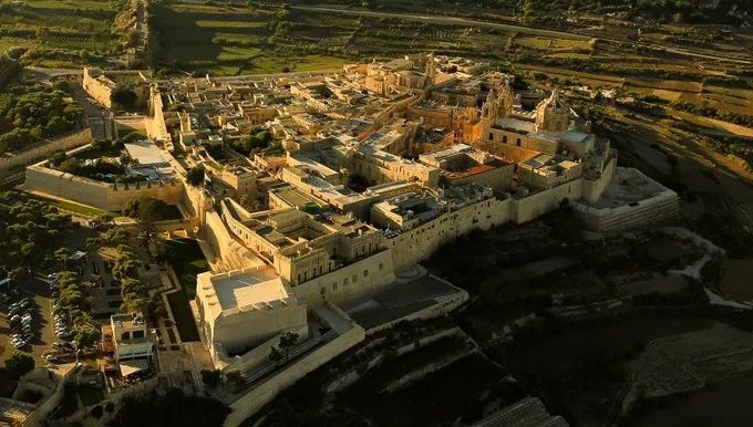 我是旅行家——打卡《权游》第一集中 君临城的取景地——姆迪娜🕌 这座曾经的“马耳他首府” 仍然保留着