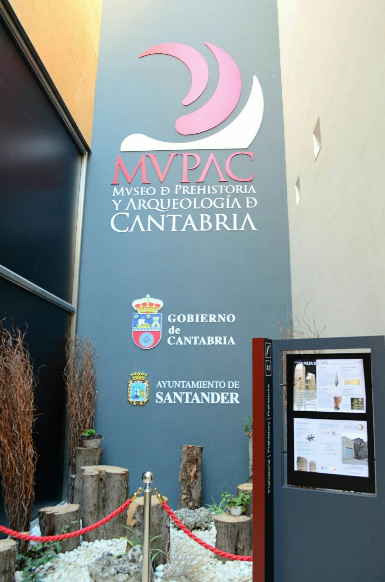 坎塔布里亚地区的考古博物馆，这里有着丰富的考古文物。他是西班牙悠久历史的见证，在这里出土了许多上千年