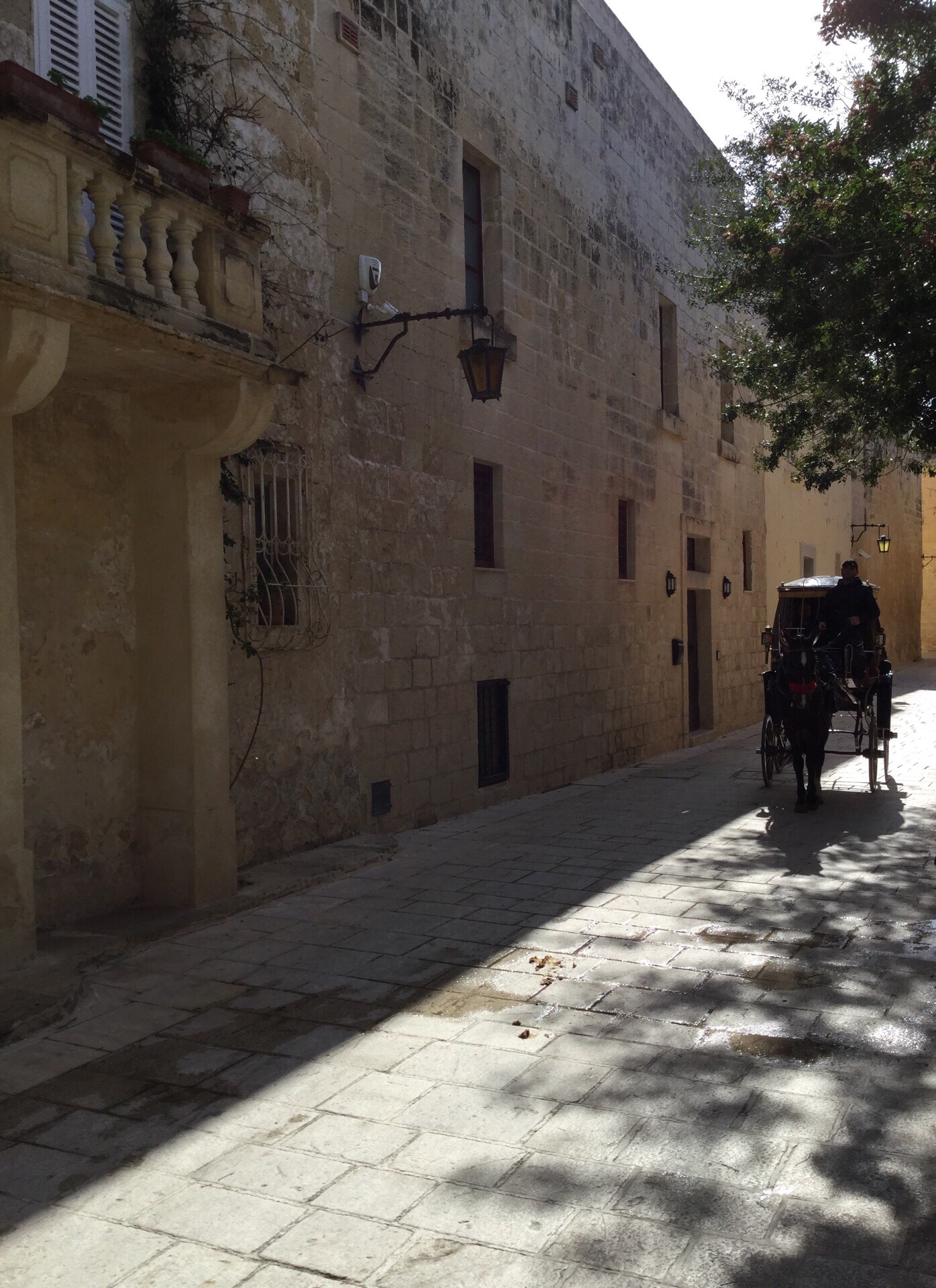 这是马耳他的重要古城，因为权利的游戏在此取景使此地成为网红。这个城很安静，很有历史特色，如果资金不是