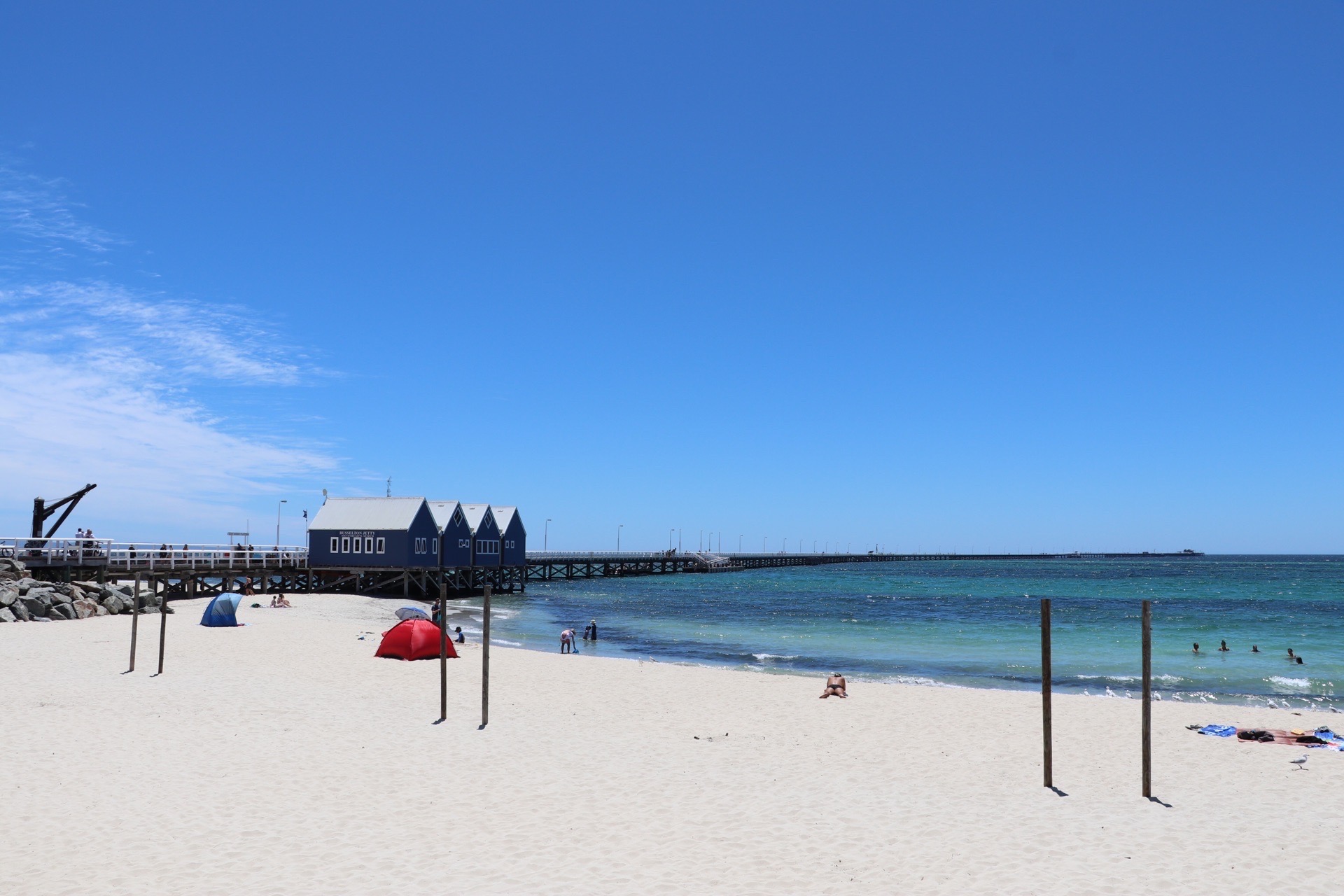 巴瑟尔顿栈桥（Busselton Jetty）---澳大利亚最著名的栈桥，位于珀斯市南220公里2 