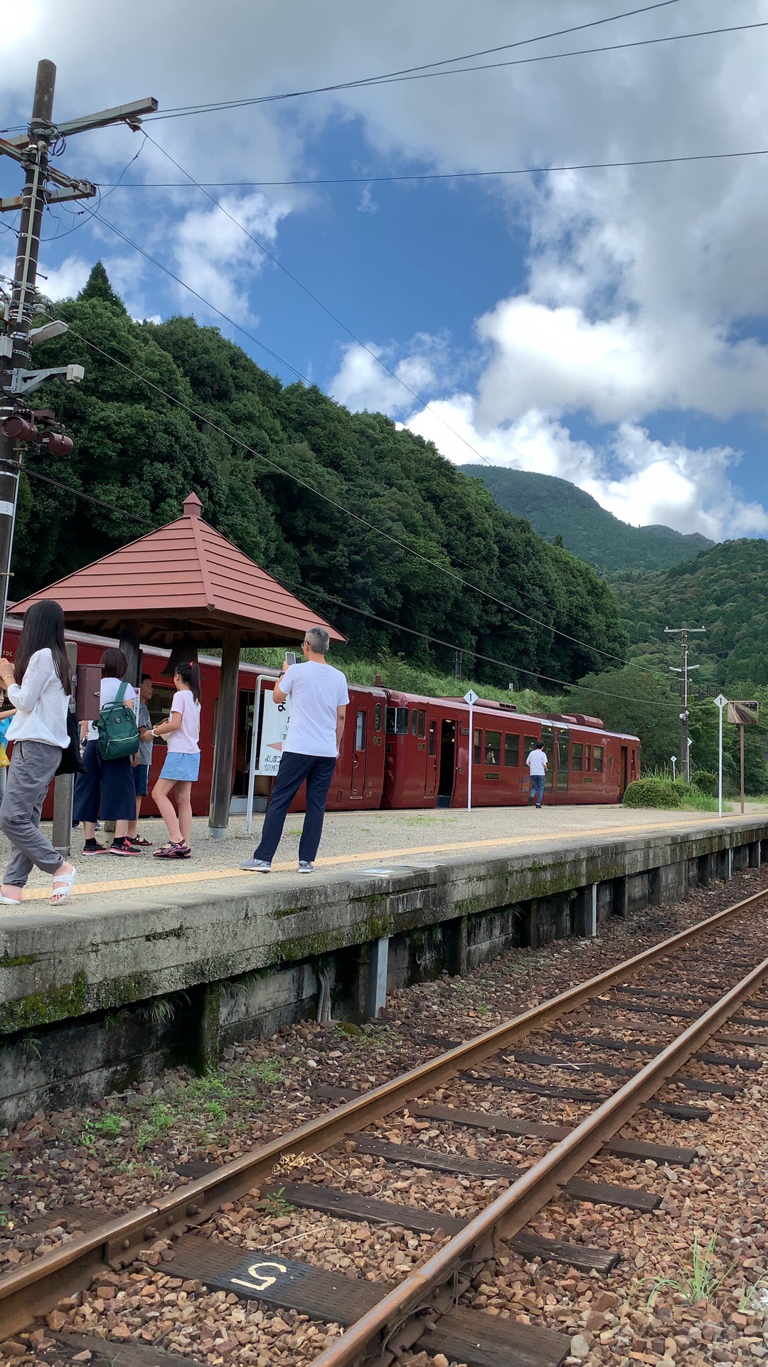 乘坐伊三郎号列车从人吉到吉松，列车停靠无人值守的真幸站
