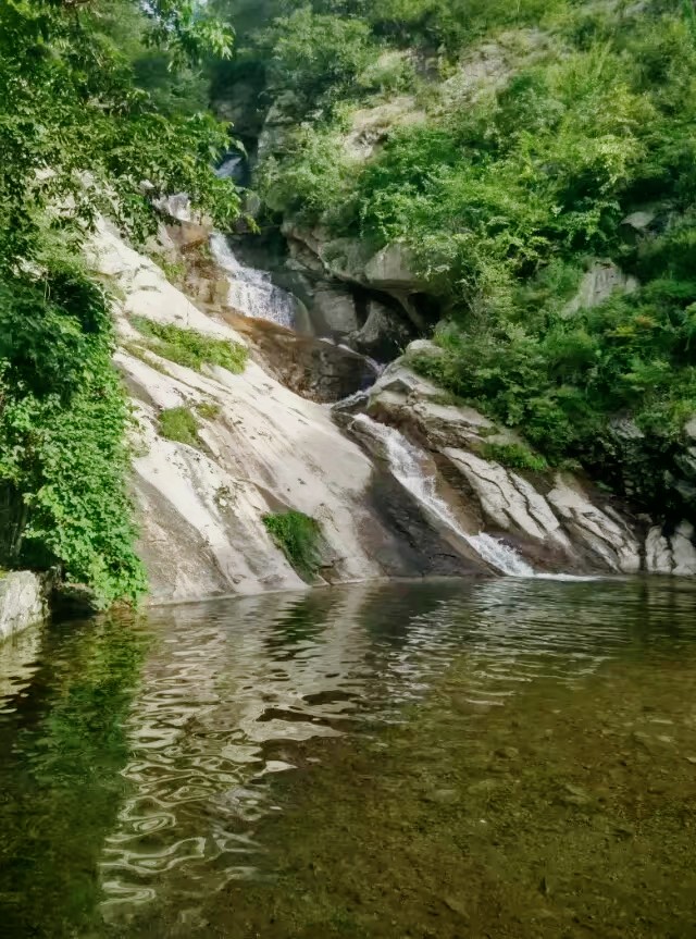 洛阳木札岭风景区。登高远望，不禁让人身心开阔，忘却城市的繁杂，享受自然的美丽壮阔。