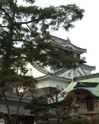 霸主的宏大城堡——冈崎城 日本历史上有个很有名且一统日本的人，这个人就是德川家康。而我们今天有幸来到