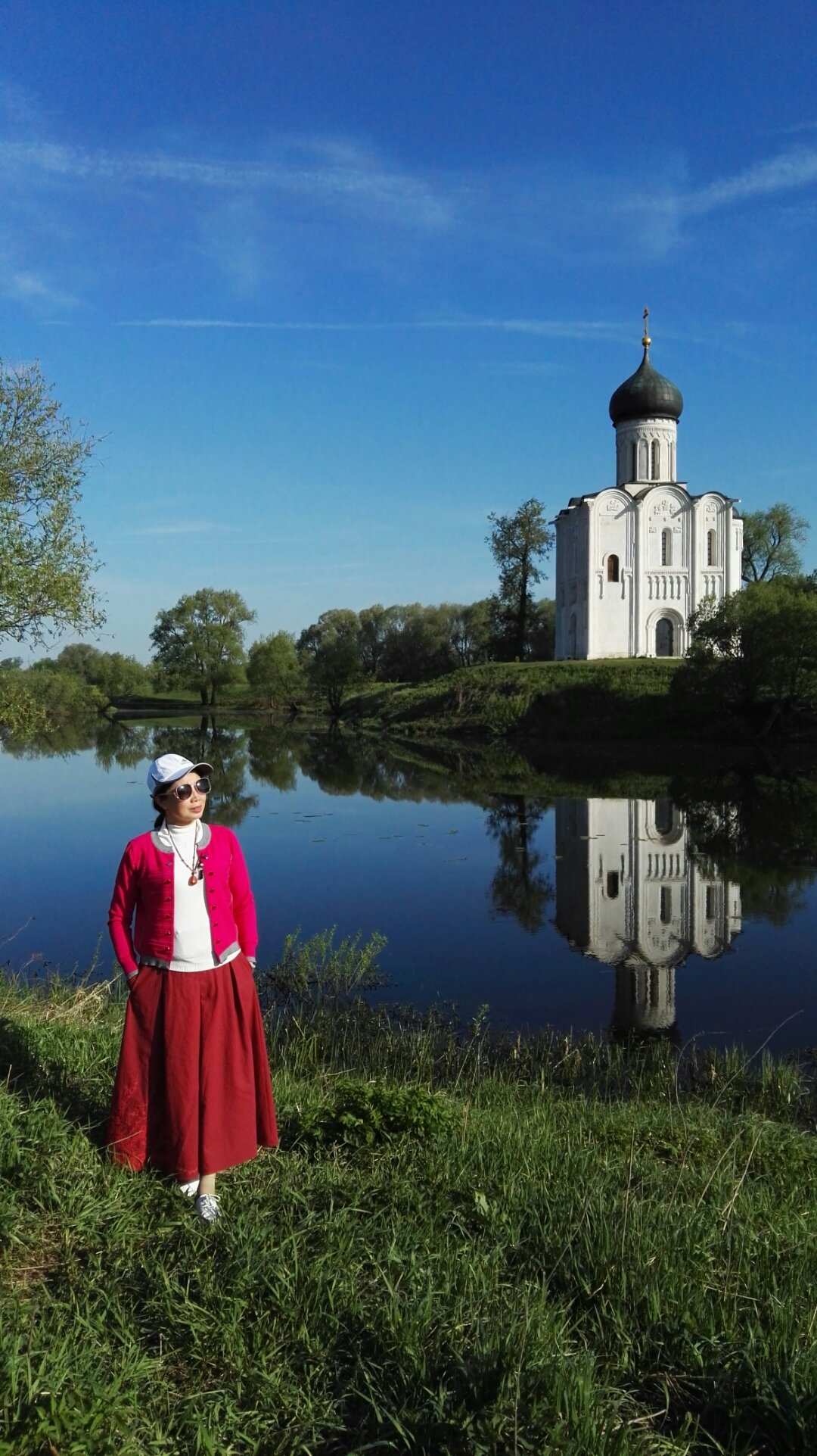 弗拉基米尔是俄罗斯的金环小镇之一，这里宁静有着深厚的文化底蕴，前面3 图是弗拉基米尔小镇郊外的“新娘