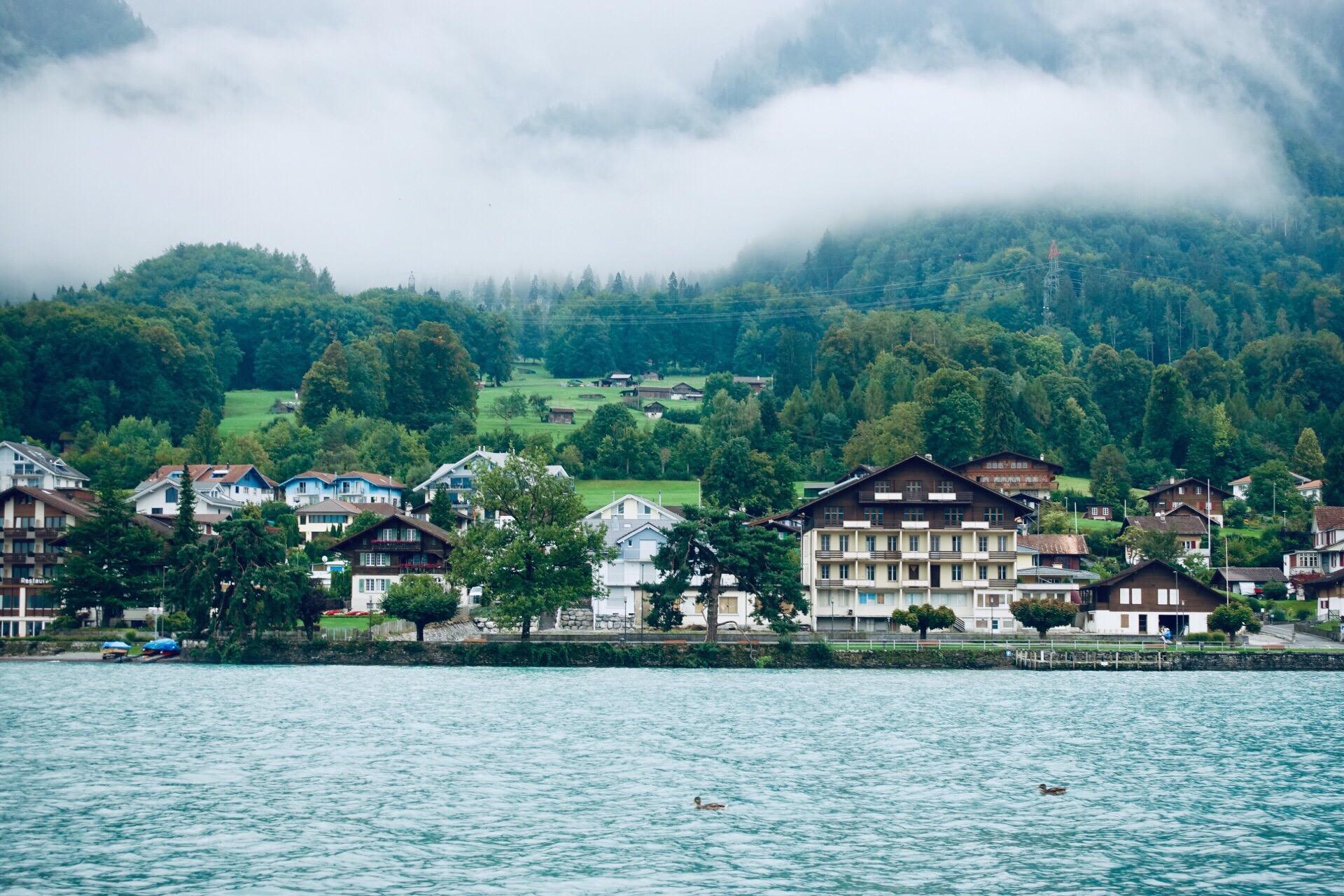 瑞士童话小镇因特拉肯（Interlaken)、布里恩茨湖（Lake Brienz）和图恩湖（Lake