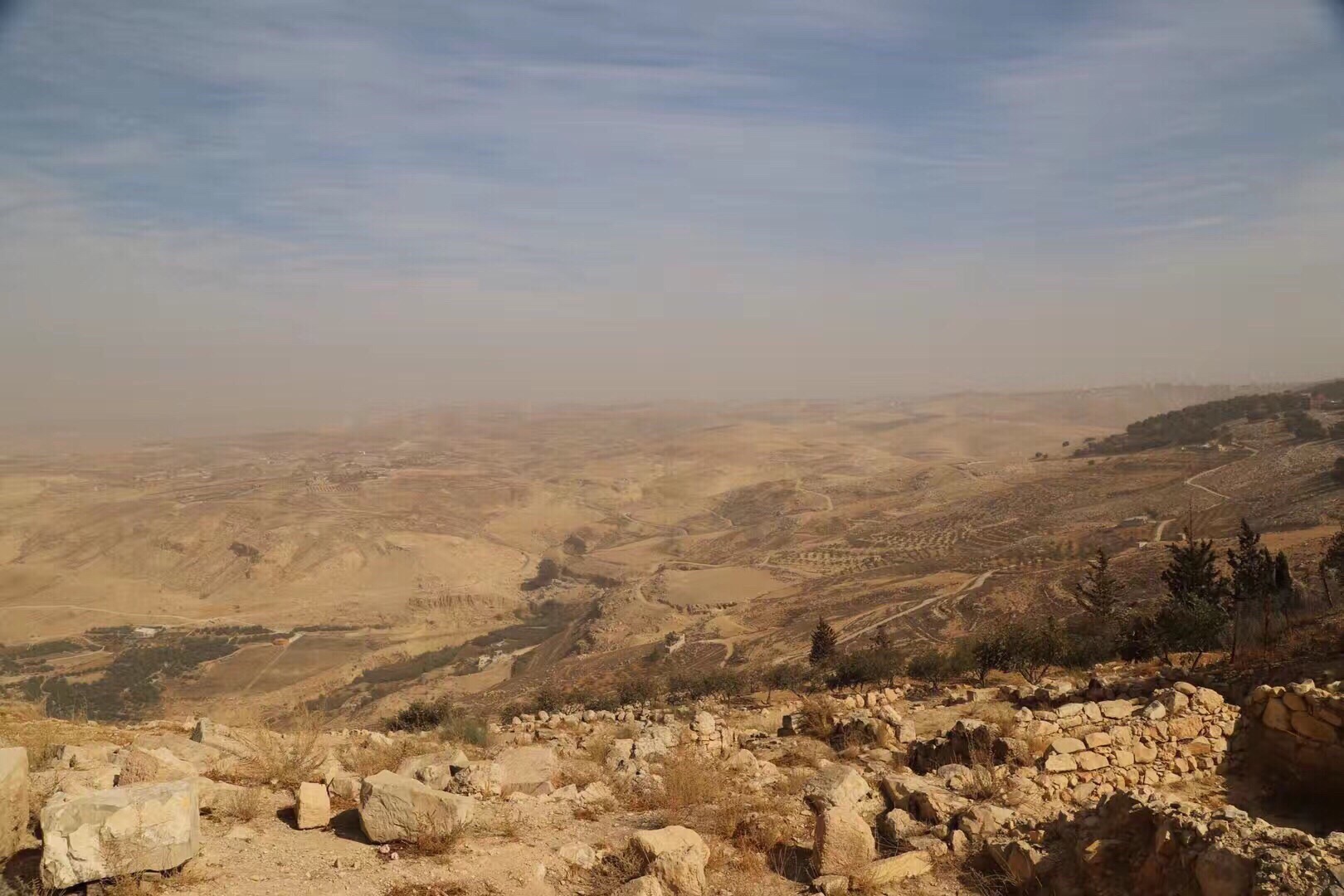 尼波山，约旦最敬畏的圣地之一，是摩西升天之地。当年摩西用魔杖劈开红海，率领众以色列人出埃及到这里，欲