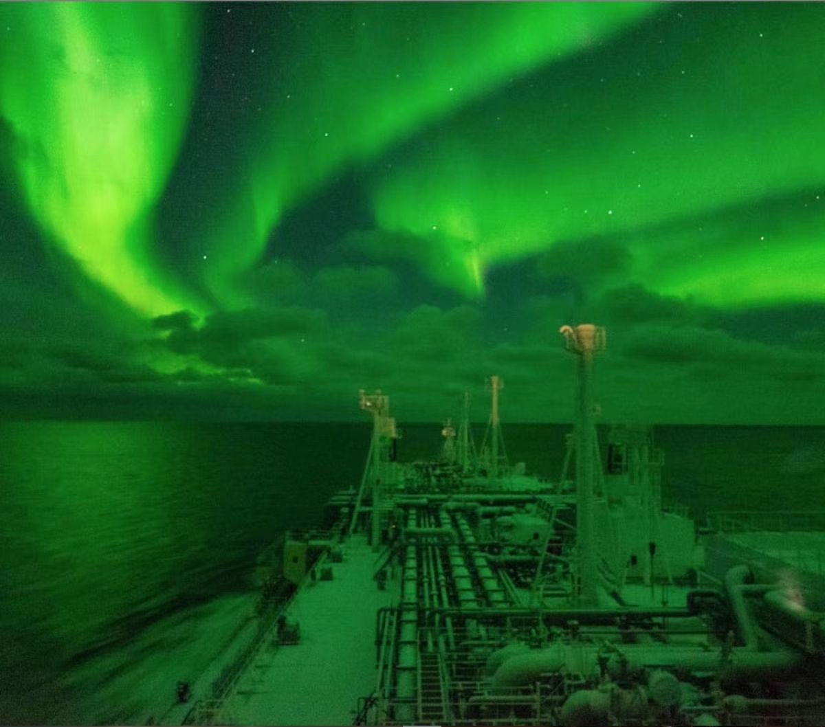 油轮公司Teekay的船员（朋友的朋友 北极圈·加拿大  ）拍下来的北极极光。