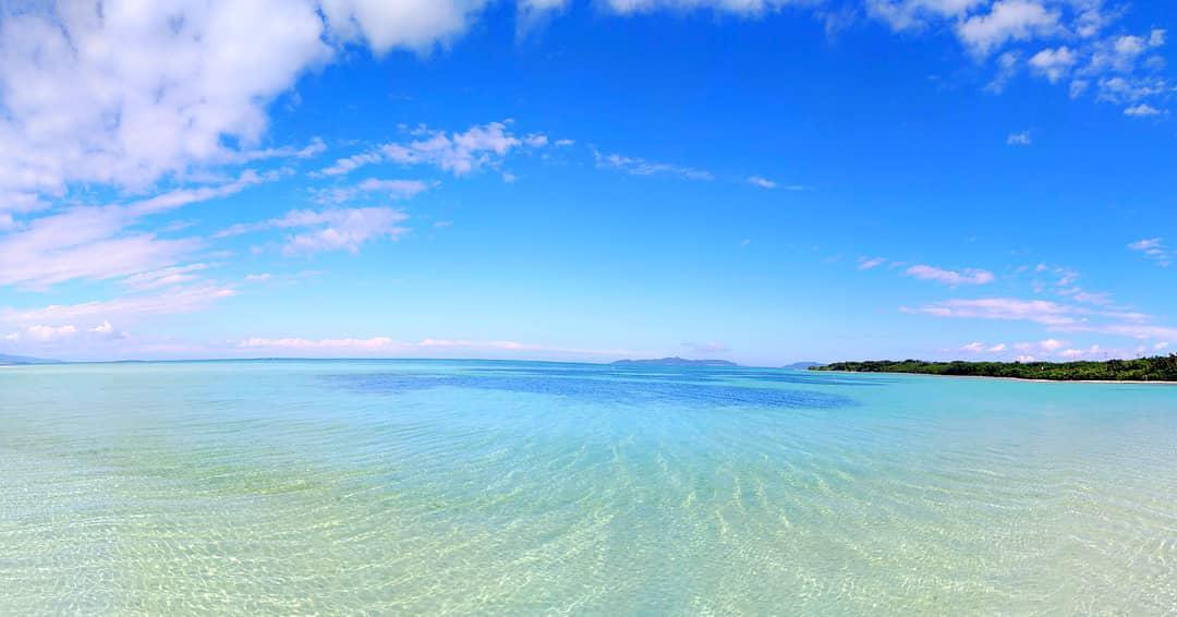 你看过海天一色吗—Kondoi海滩  Kondoi海滩是日本十分有名的海滩，以它清澈的海水而出名，是