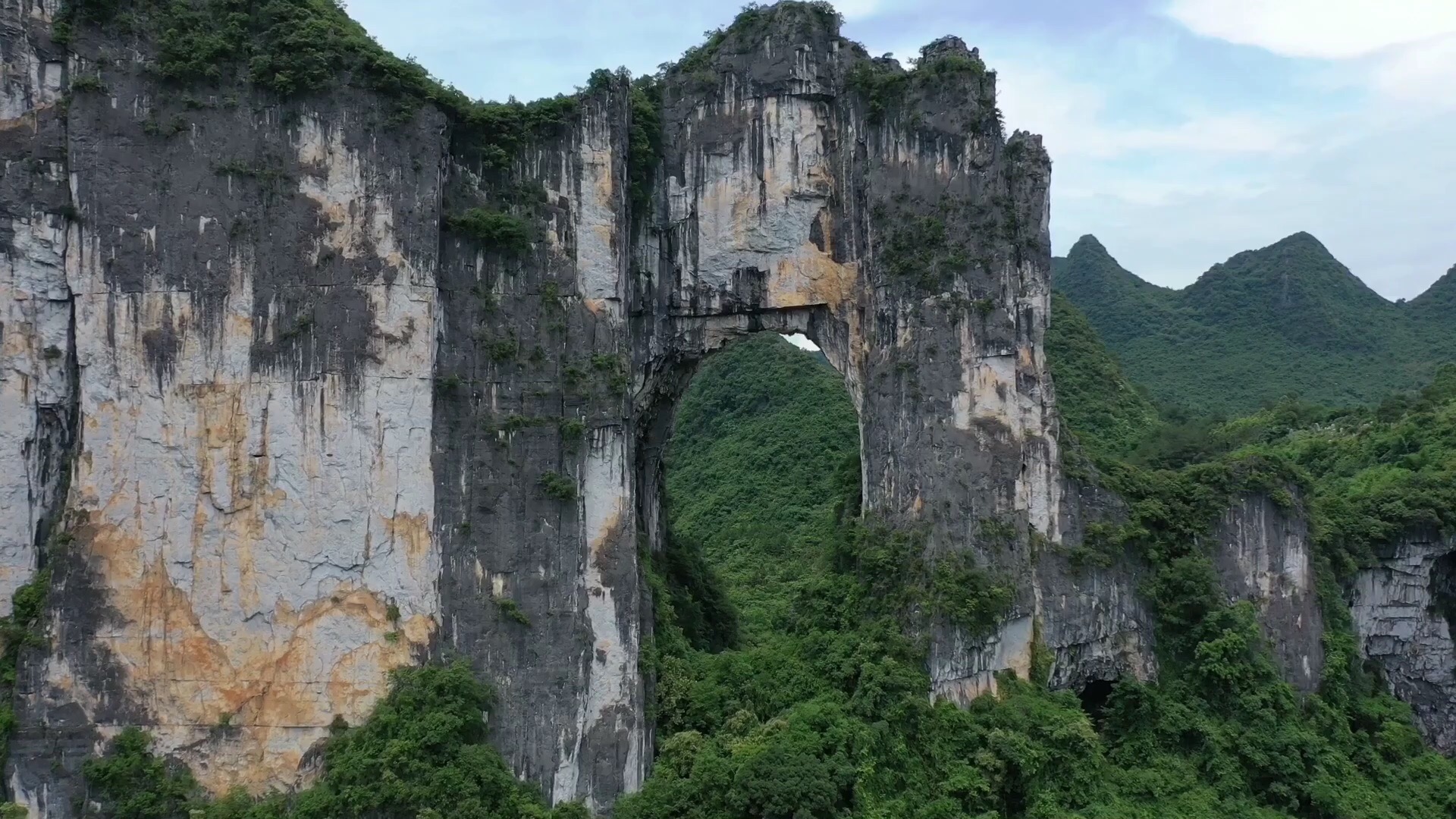 玩转喀斯特地貌，天坑速降，不一样的刺激体验