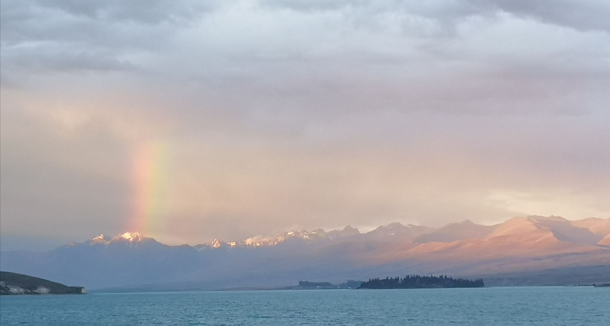 心形彩虹出没在新西兰 Tekapo湖