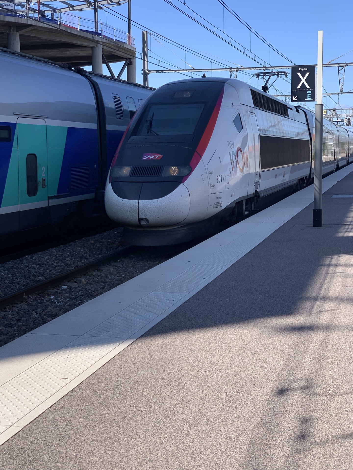 法国到西班牙的双层火车