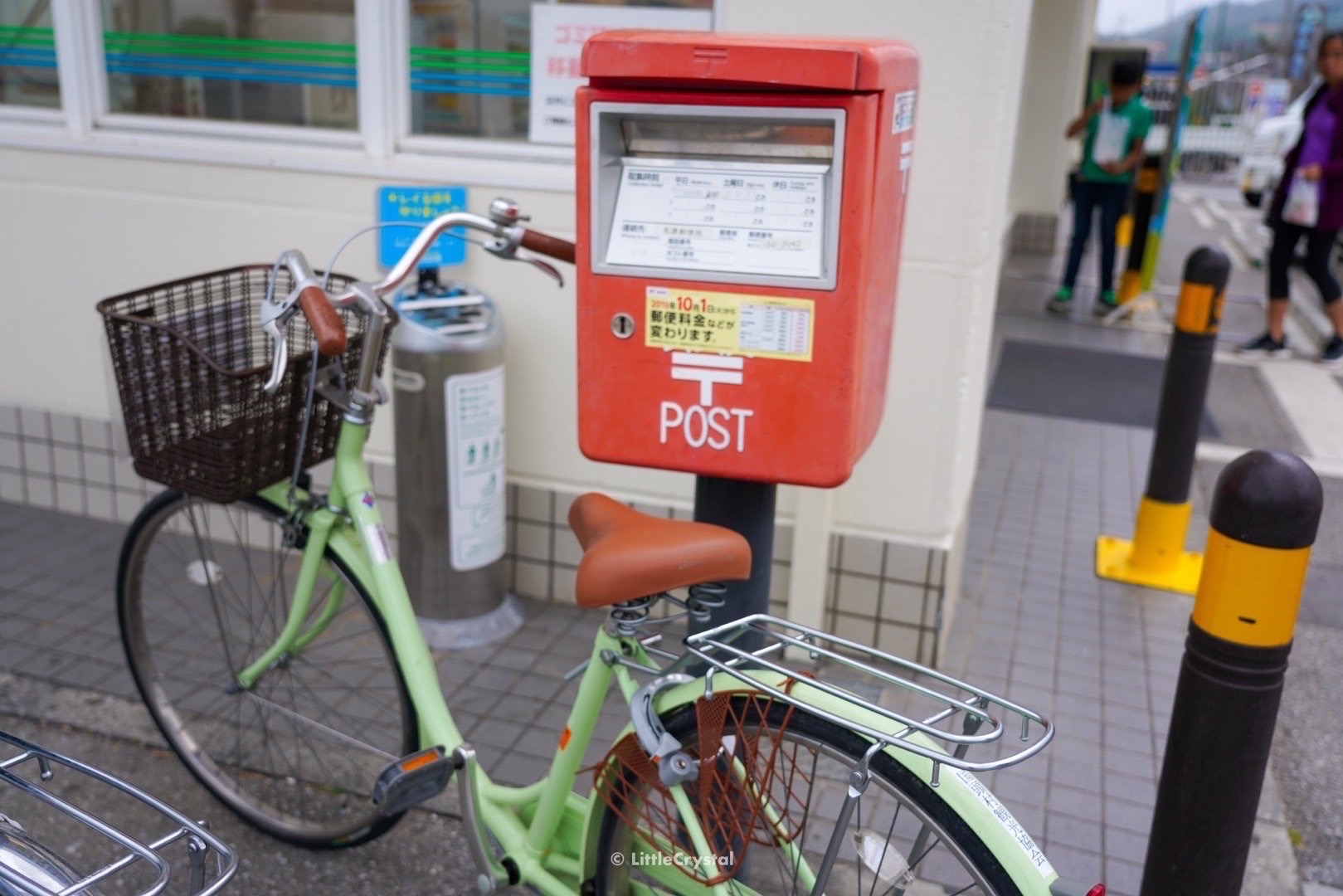 【日本｜冲绳】 冲绳本岛最北端的全家便利店， 在这个小小的邮筒投递了寄回家的明信片。 图案是国头村本