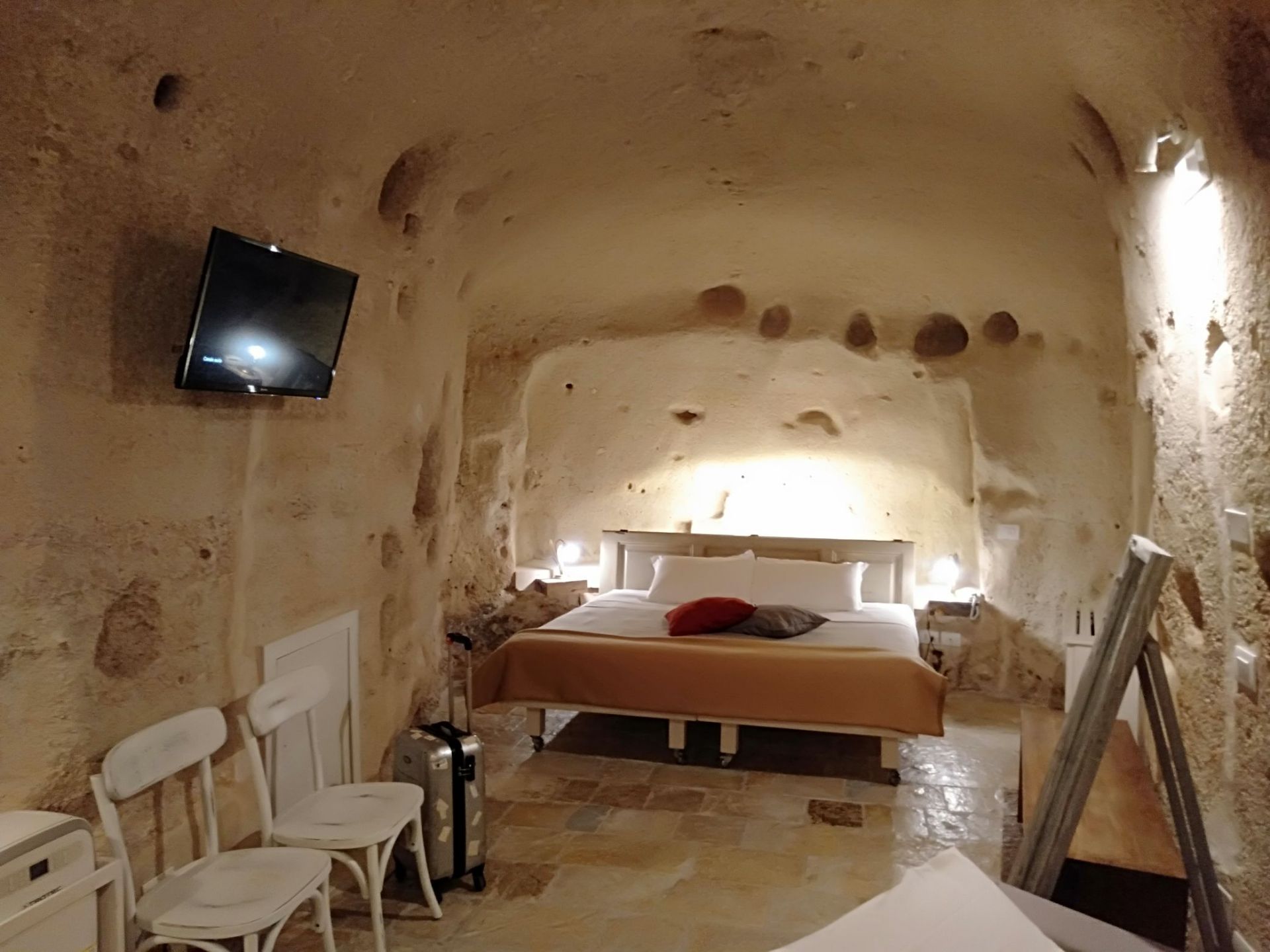 来马泰拉石头城游玩，一定要体验一下这里的洞穴酒店，住在石头洞穴中，冬暖夏凉，感受古人的生活，这里的石