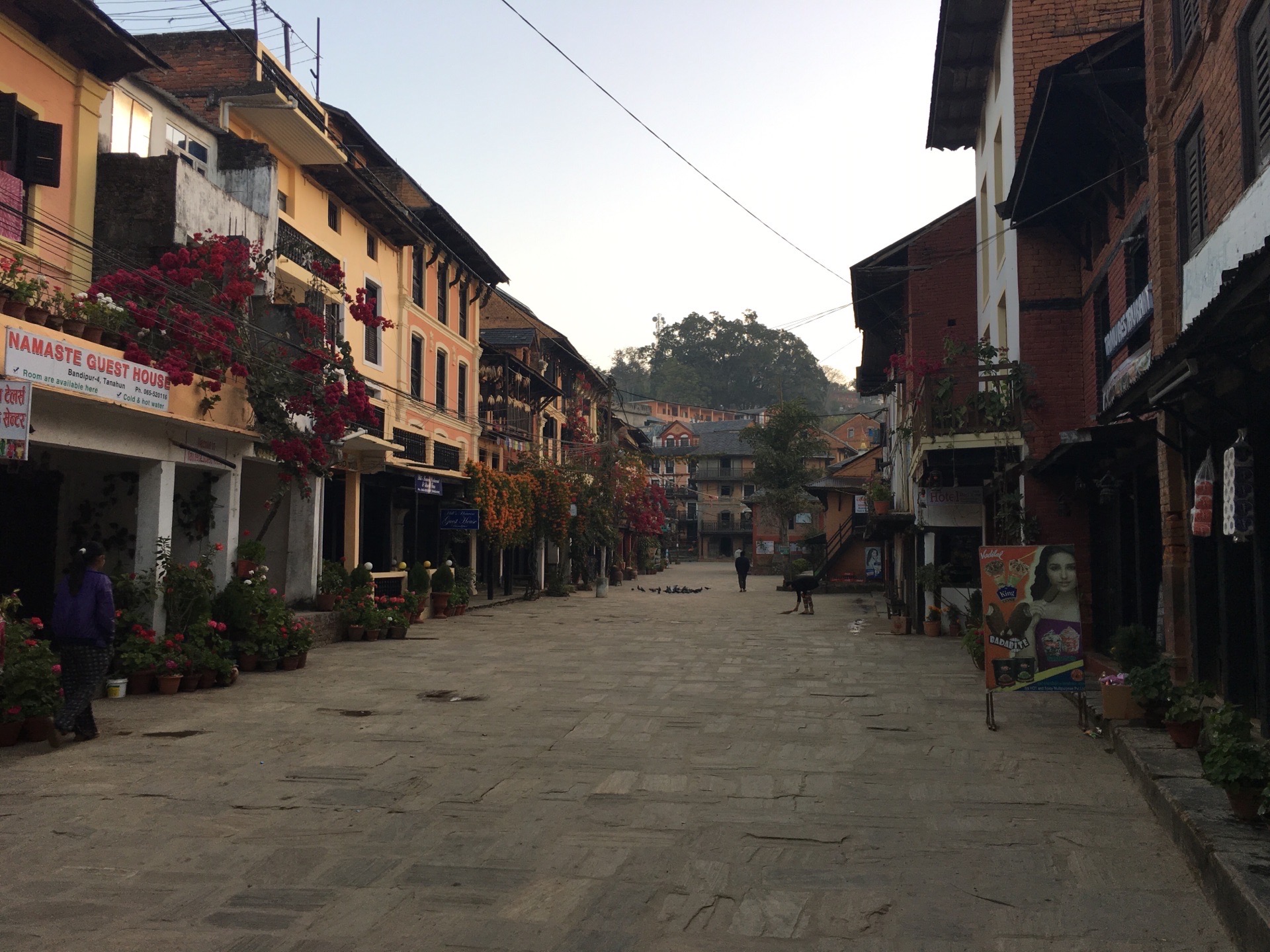 班迪普尔是尼泊尔古老的一个小镇，居住着泥泊尔土著尼瓦尔人，位于加德满都和博卡拉的群山之际。  从加德