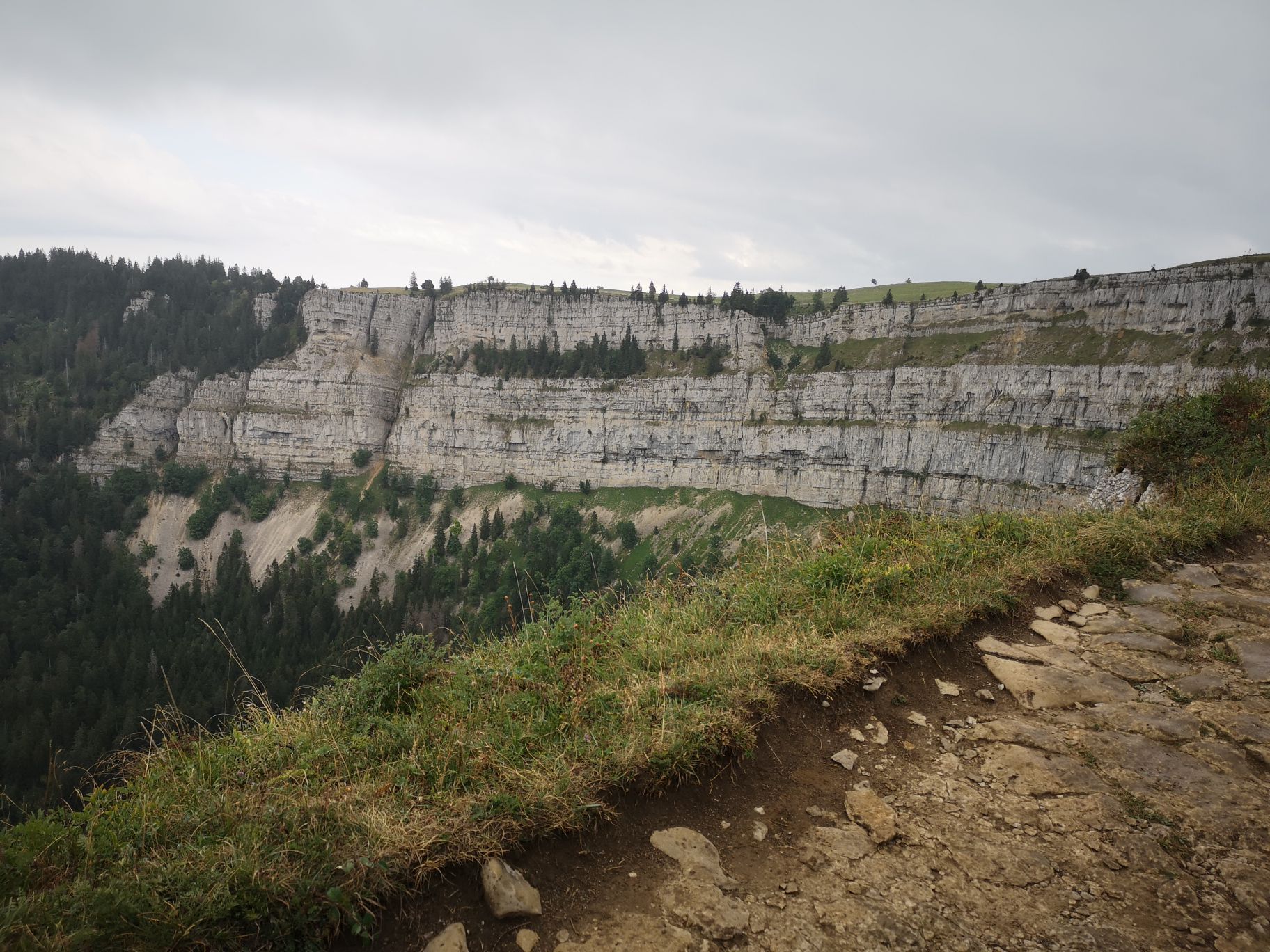 瑞士马蹄谷，形成于1亿年前的天然大断层