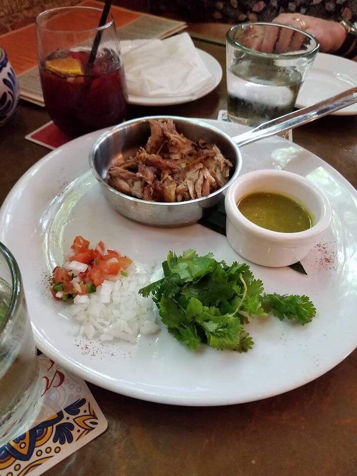 Hugo’s是墨西哥菜，环境很有墨西哥风情，算是比较高级的墨西哥餐厅，他们做的海鲜和牛肉都非常入味，