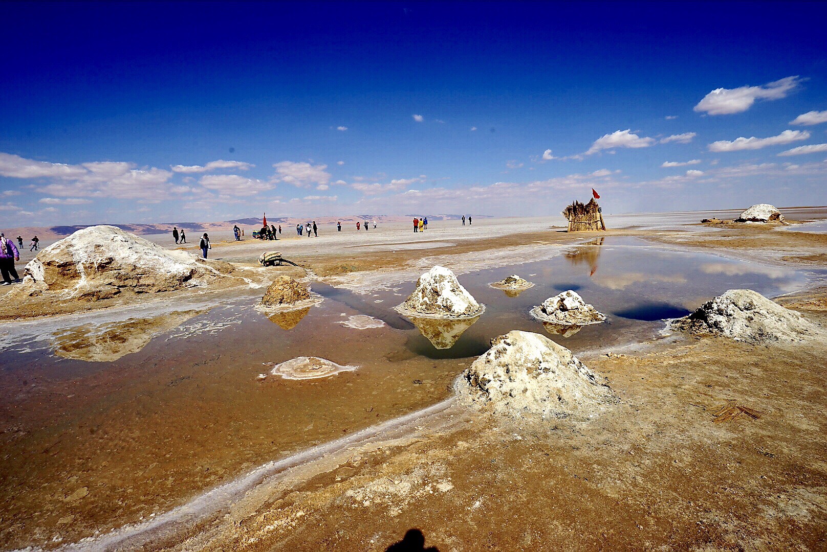杰瑞德盐湖，说是世界第三大。