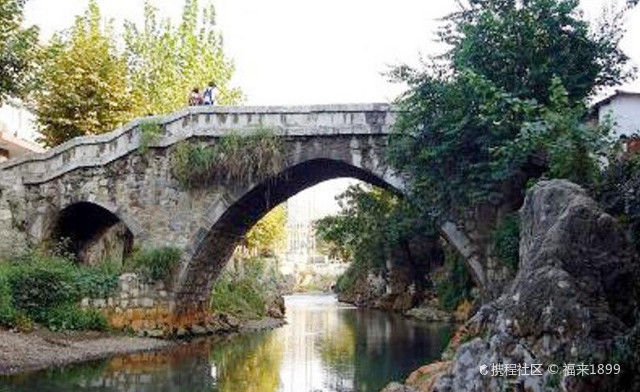 贵州织金古城地灵人杰、名人辈出，现代著名政治活动家谌志笃等均出生在这里