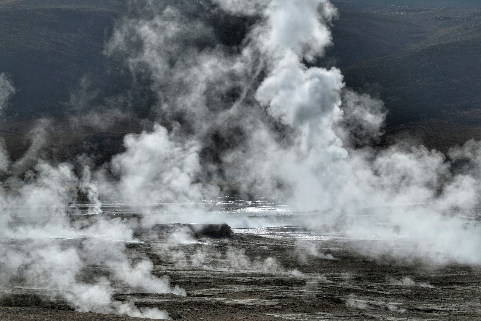 EI Tatio 间歇泉距离安第斯山脉的San Pedro de Atacama有90分钟车程，海拔