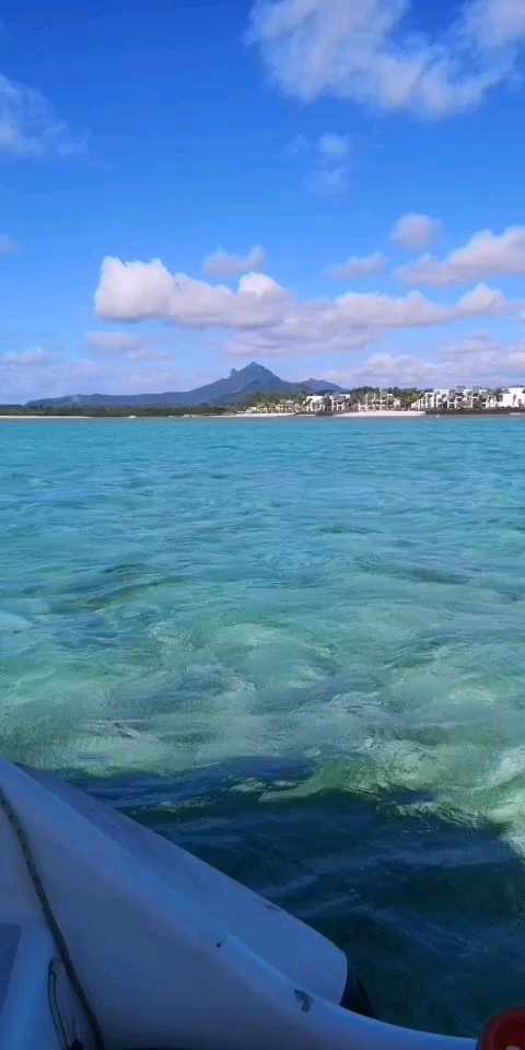 毛里求斯出海蓝海湾 越走越蓝 越来越美 还有浮潜 玻璃底船 海底漫步 非常不错