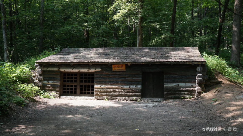 密营是东北抗日联军不屈不挠，在极其艰难困苦的条件下，坚持敌后游击