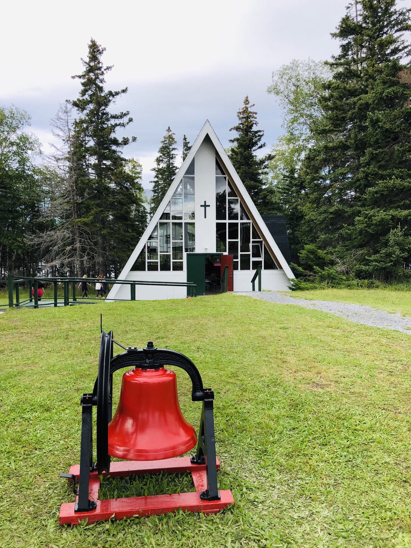 #公园里的教堂# Gros Morne国家公园里有个很小的、很简约的教堂，很小木屋风格。