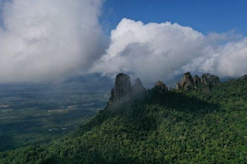 七仙岭值得一爬，山顶攀岩很险。