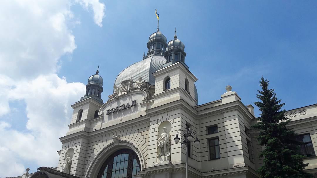 标志性的建筑    这座城市的标志性建筑就是Lviv Railway station，随着社会的发展
