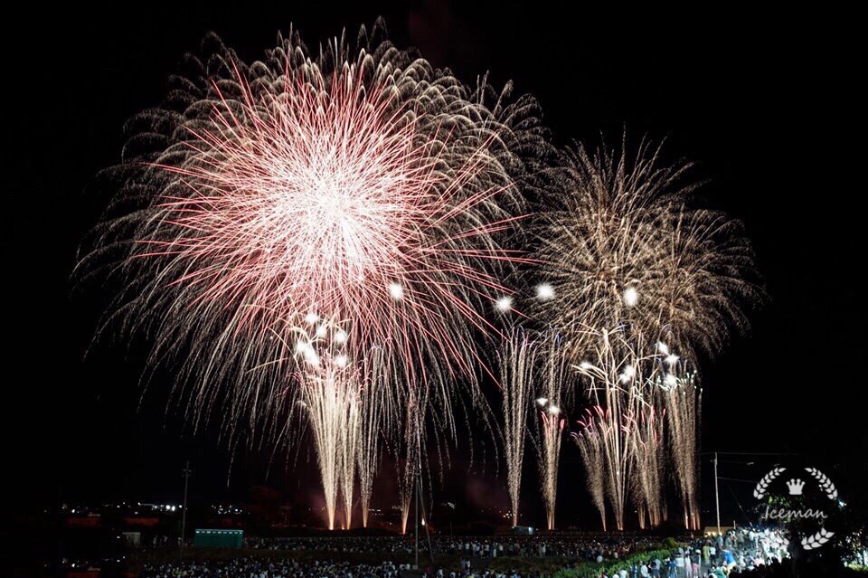 【京都· 亀岡】  第68回亀岡平和祭保津川市民花火大会  看花火大会的时候是一种美的享受，但是去和
