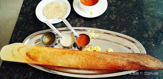 在古尔冈如何吃得像印度人： 在Cyber Hub里有一家叫Made in Panjab的餐厅，是旁遮