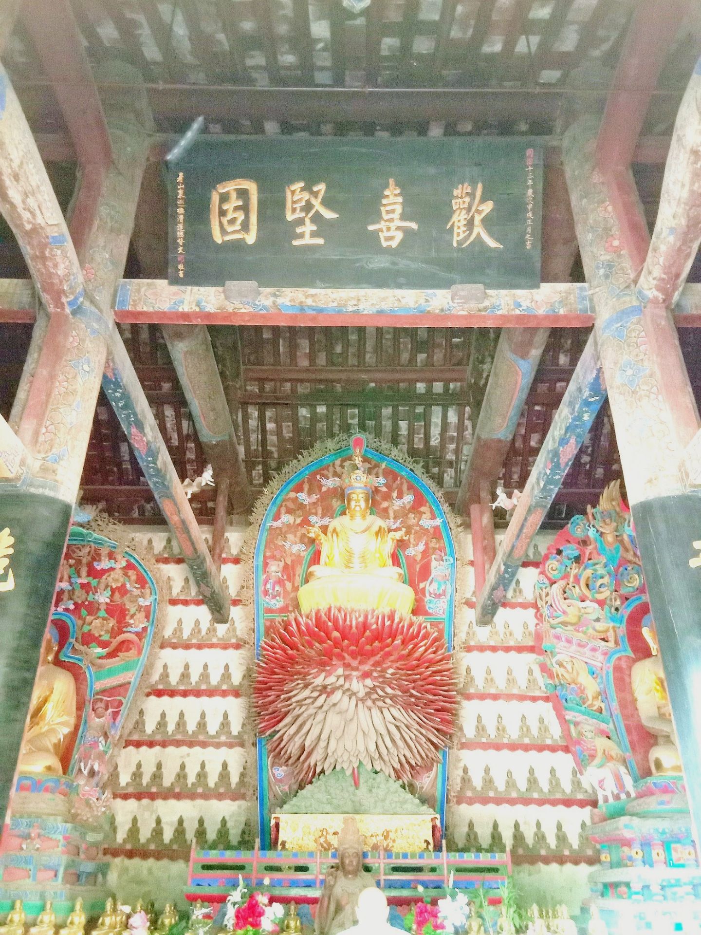 唐代被誉为“域内四绝”的灵岩寺位于济南之长青，与天台国清寺，南京栖霞寺，当阳玉泉寺齐名。 灵岩寺始建