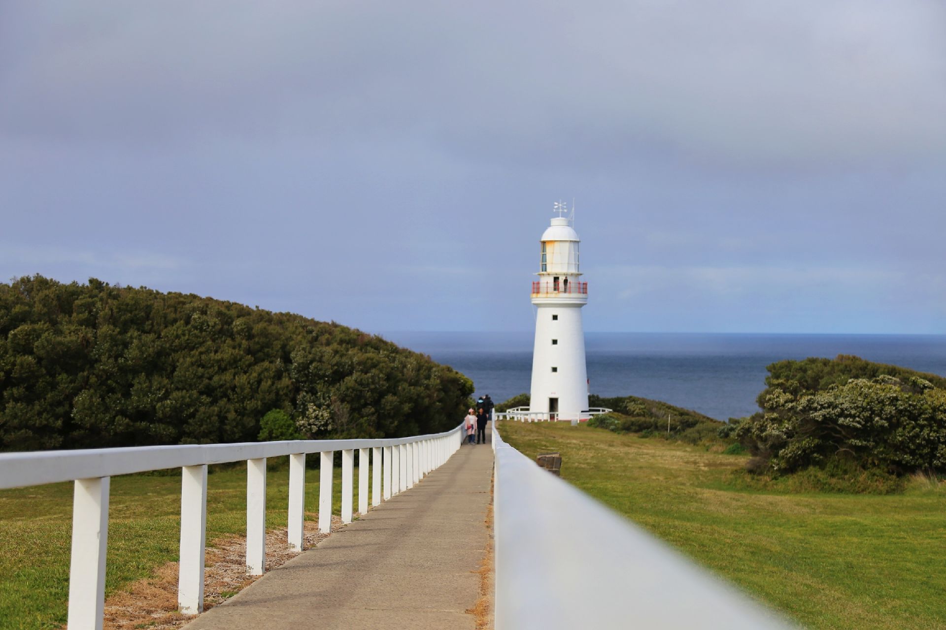 大洋路.奥特韦灯塔 奥特韦灯塔是大洋路上最漂亮的灯塔之一。这是澳洲最古老的灯塔，矗立在大洋路漂亮的海
