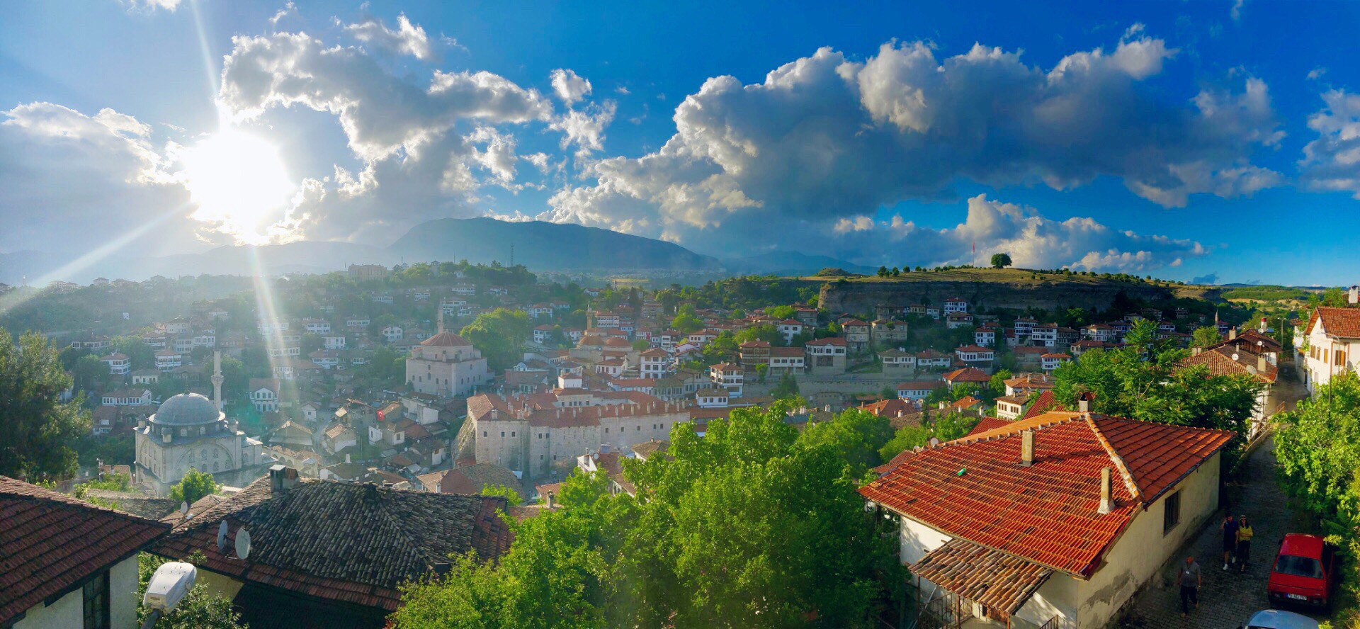 黑海小城，最后一个奥斯曼古镇番红花城，泛着光芒。