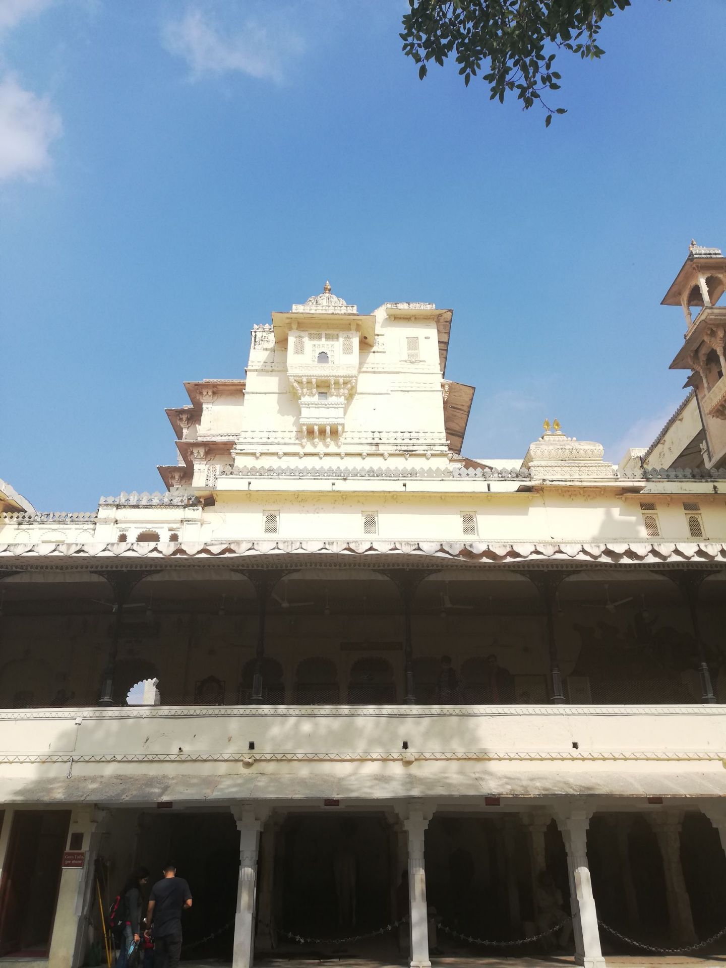 印度•拉贾斯坦邦•乌代普尔•城市宫殿          城市宫殿的内景，也很迷人。整个通道都是羊肠小