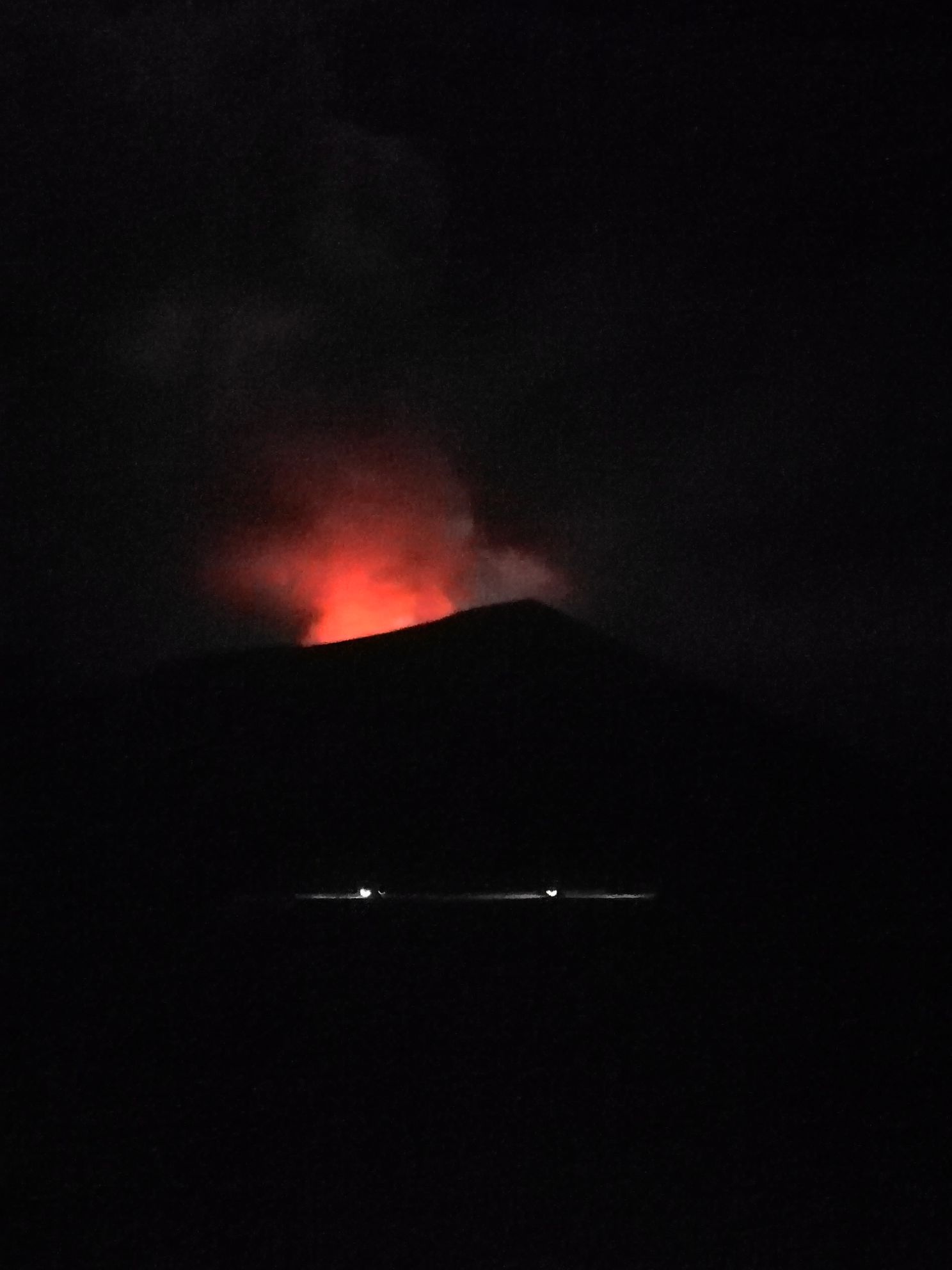 亲身体验比任何语言都来得真实！近距离接触活火山，其实没有想象当中的危险，反而很安全。各种保护措施也做