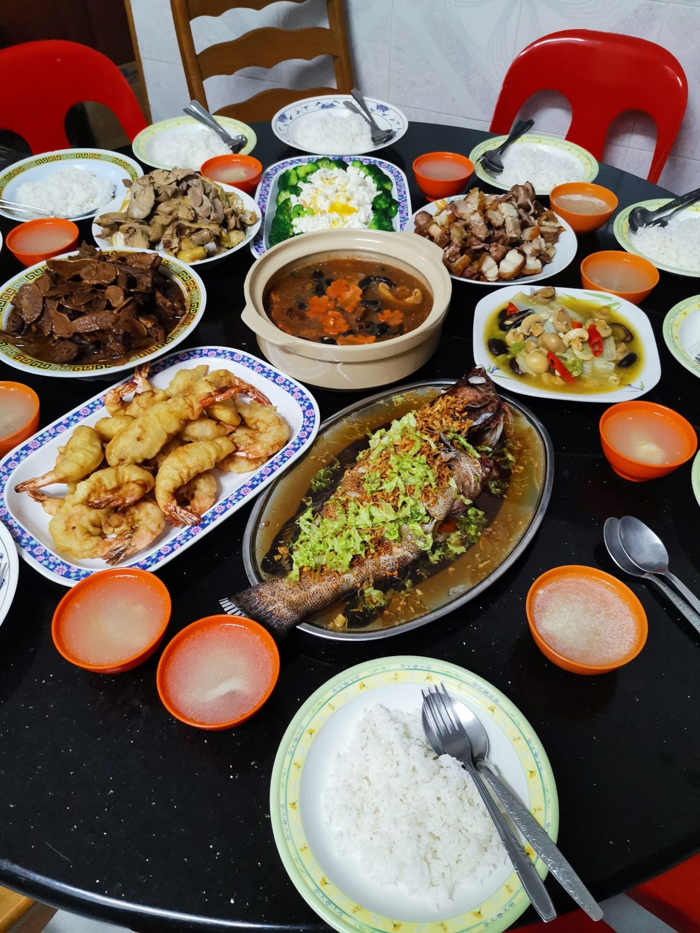 冬至在马来西亚华人朋友家里吃晚餐，口味偏粤式，味道很不错，非常感谢朋友的款待。马来西亚华人对华人文化
