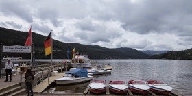 相较于瑞士绝美的湖光山色 德国的滴滴湖 在许多亚洲游客心中 只能算是小憩的一站  行程拉車时间太長 
