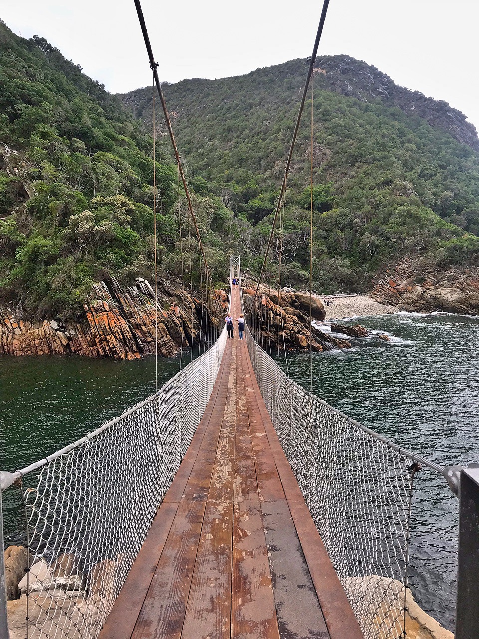 一座独立的海上国家公园，最著名的是暴风雨河口和暴风雨桥。这里一年四季暴风不断，无风三尺浪。在风浪中体