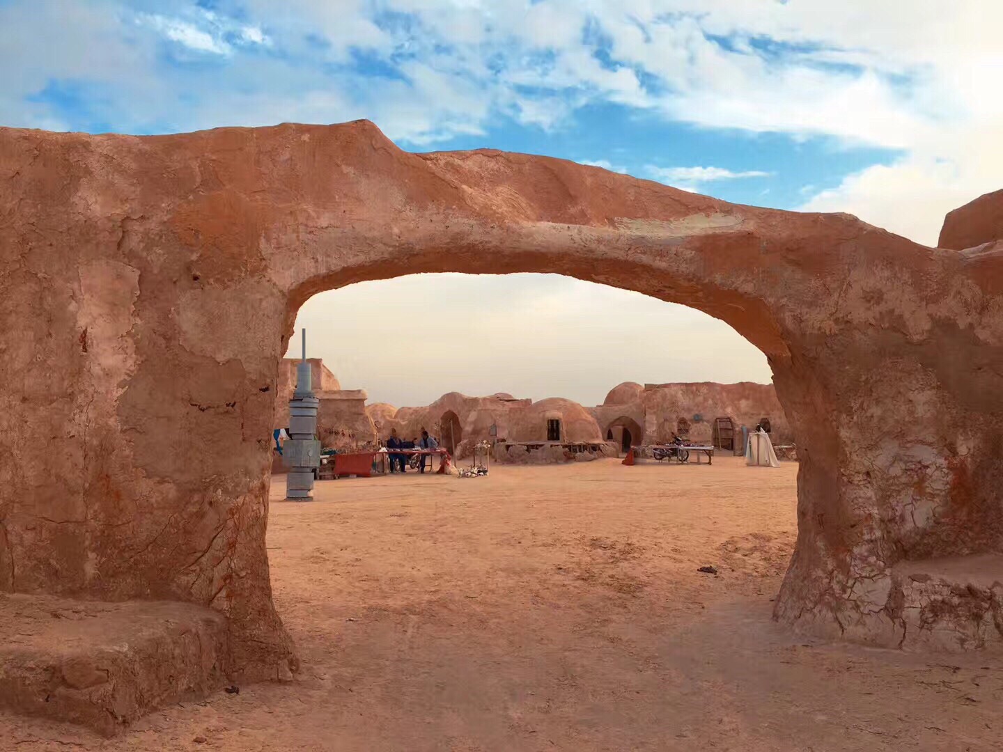 马特马他—电影《星球大战拍摄》基地。突尼斯最火的网红点！  感觉很特别，建筑外观还有所在的位置哈！周