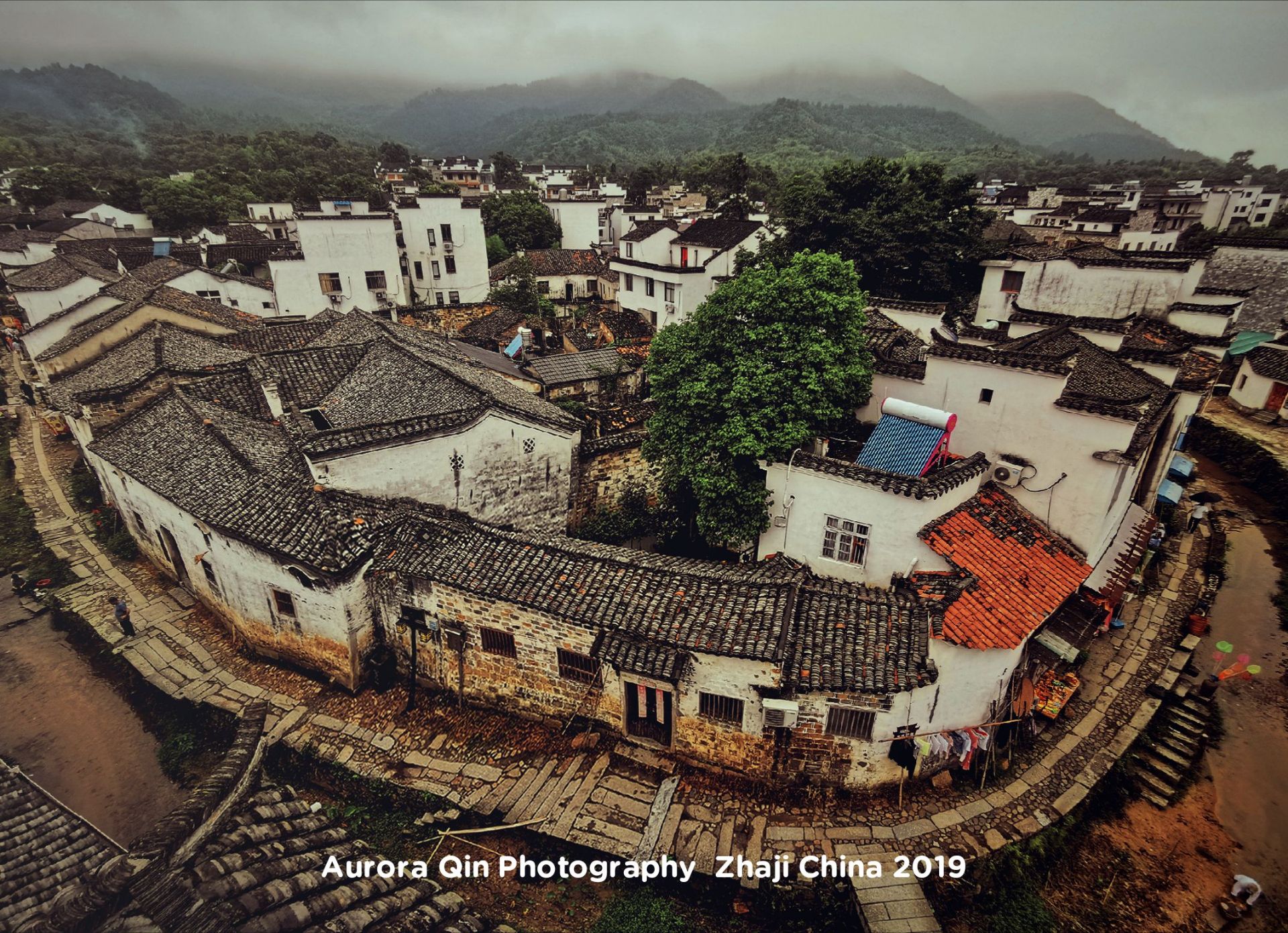 Aurora Qin的边走边拍——查济古镇#很多电影的取景地，也是一些美术爱好者慕名来写生的地方。石