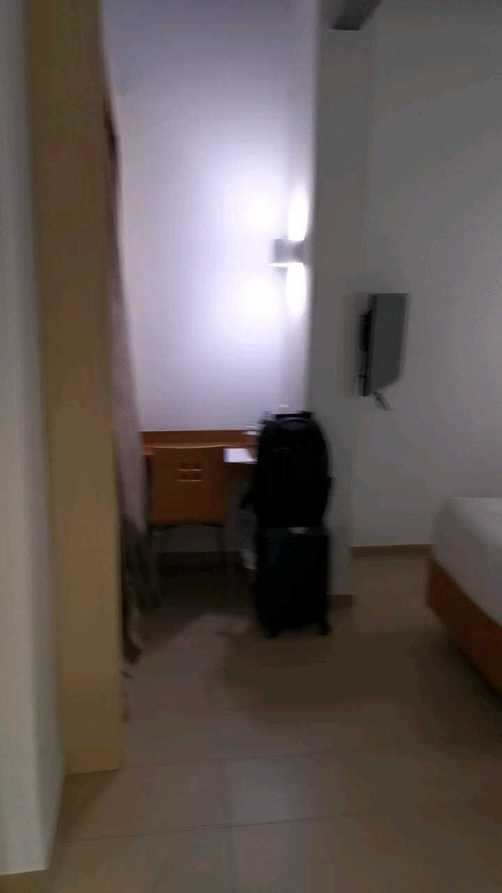 酒店房间内景，订的是“标准”间，感觉就是单人间。设施略显陈旧，不过还挺干净的感觉。 突尼斯旧城区  