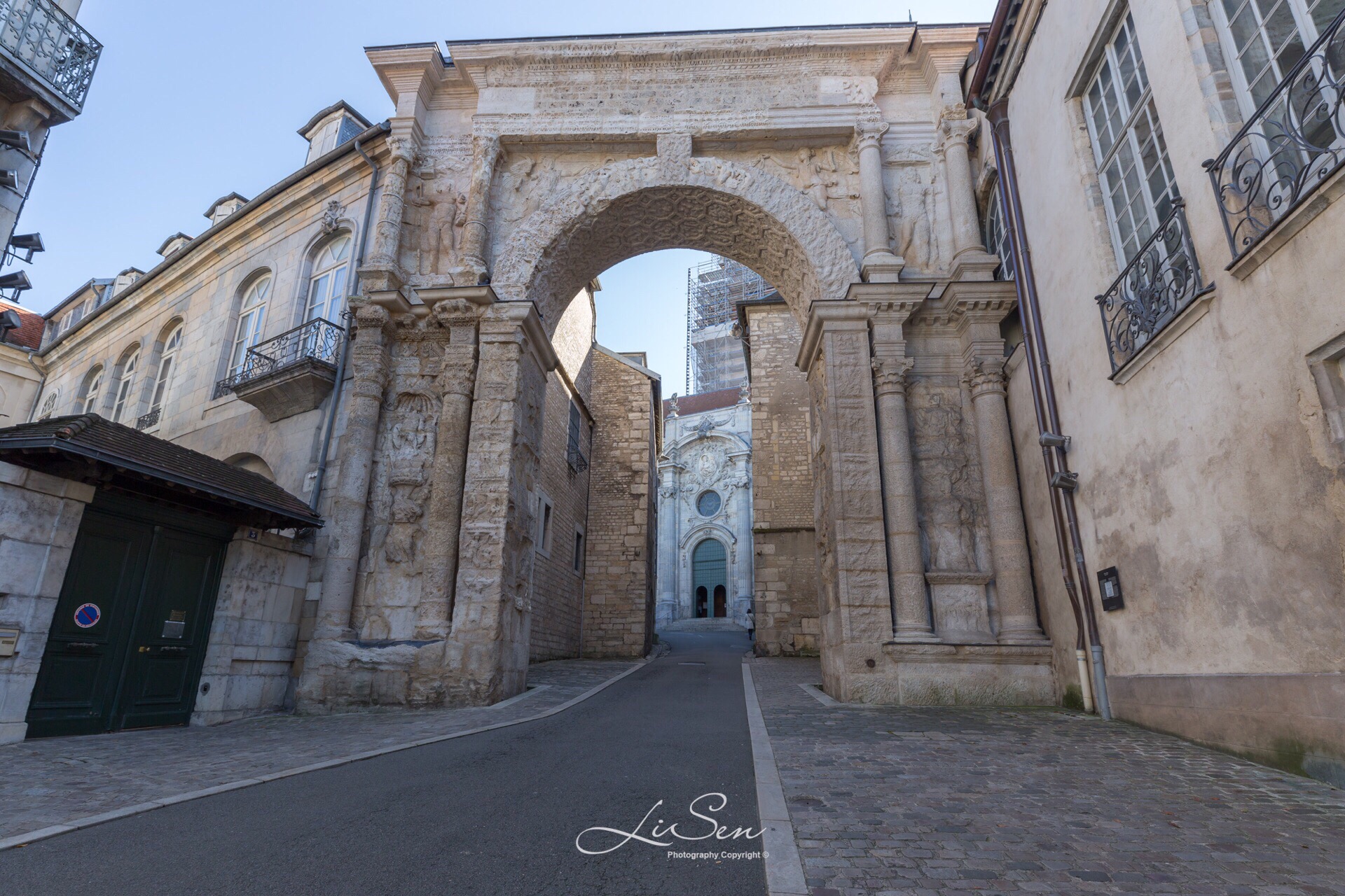 贝桑松圣让大教堂，这里还藏着一座古老而精美的天文钟 📍详细地址：10 Rue de la Conve