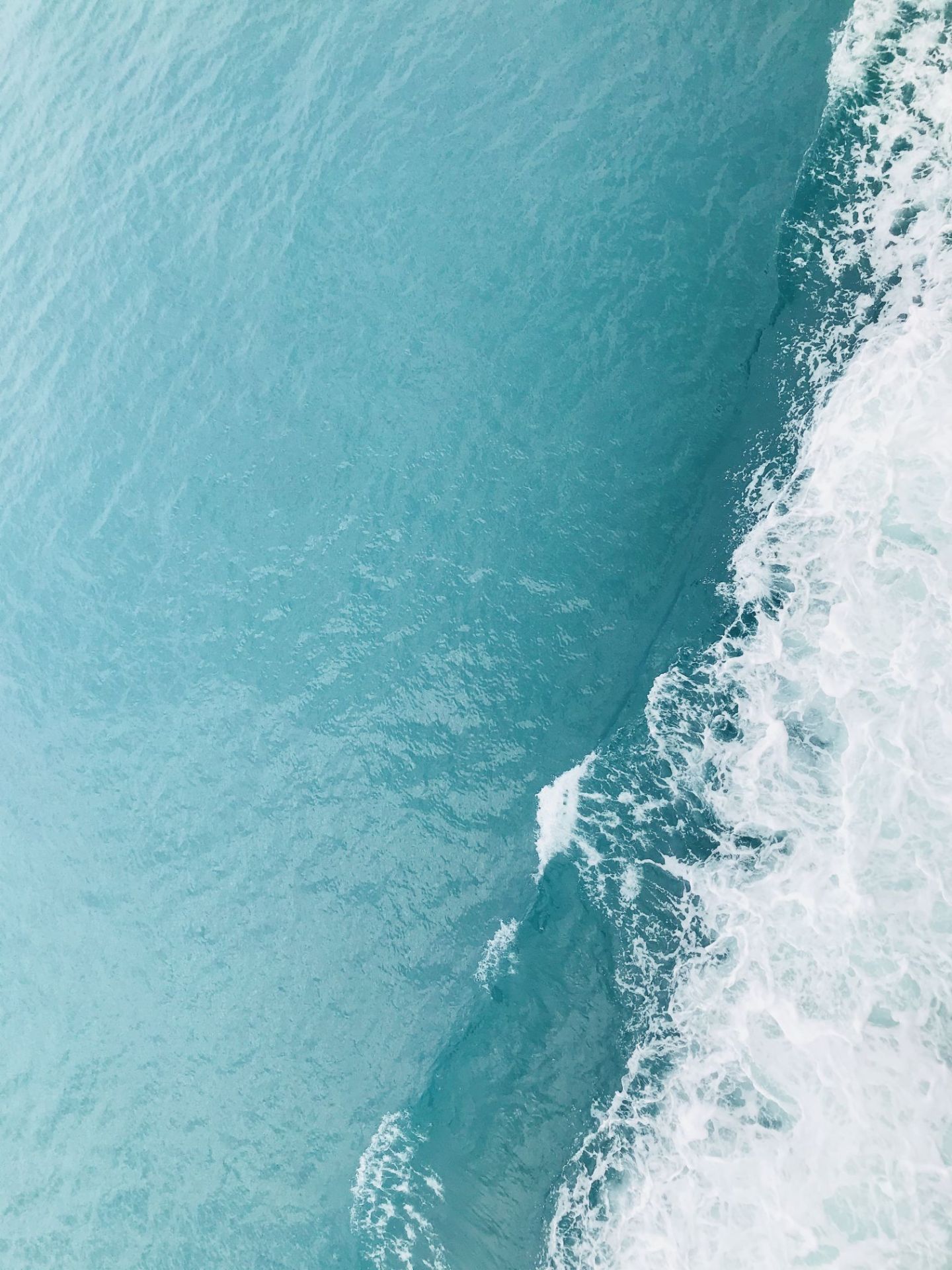 这个海水应该很蓝吧，这就是印度尼西亚，一个很美丽的地方。