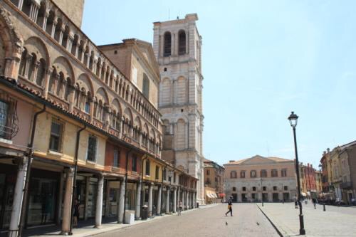 费拉拉是一个重要意大利历史城市，很多中世纪的建筑。