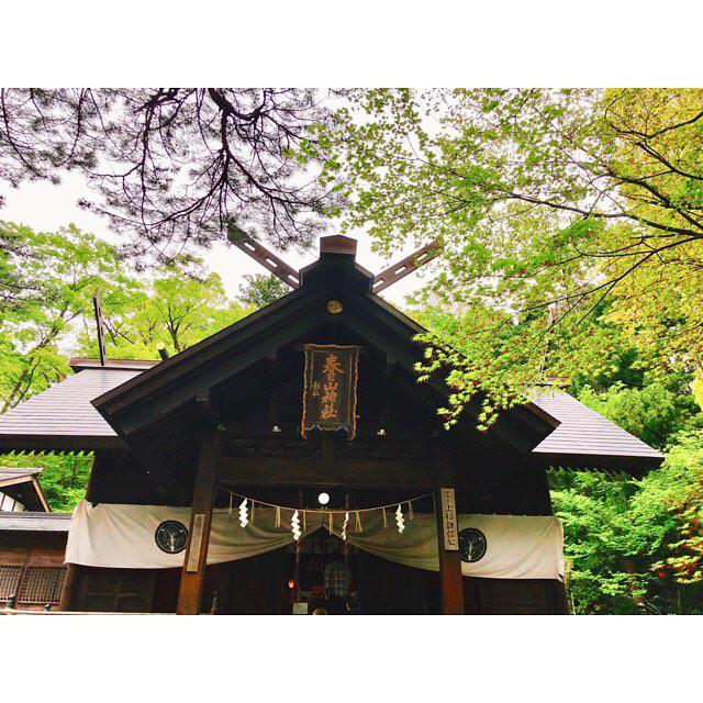能完全看到日本传统艺术的神社——春日山神社    景区地址：日本新泻县上越市 943-0802   