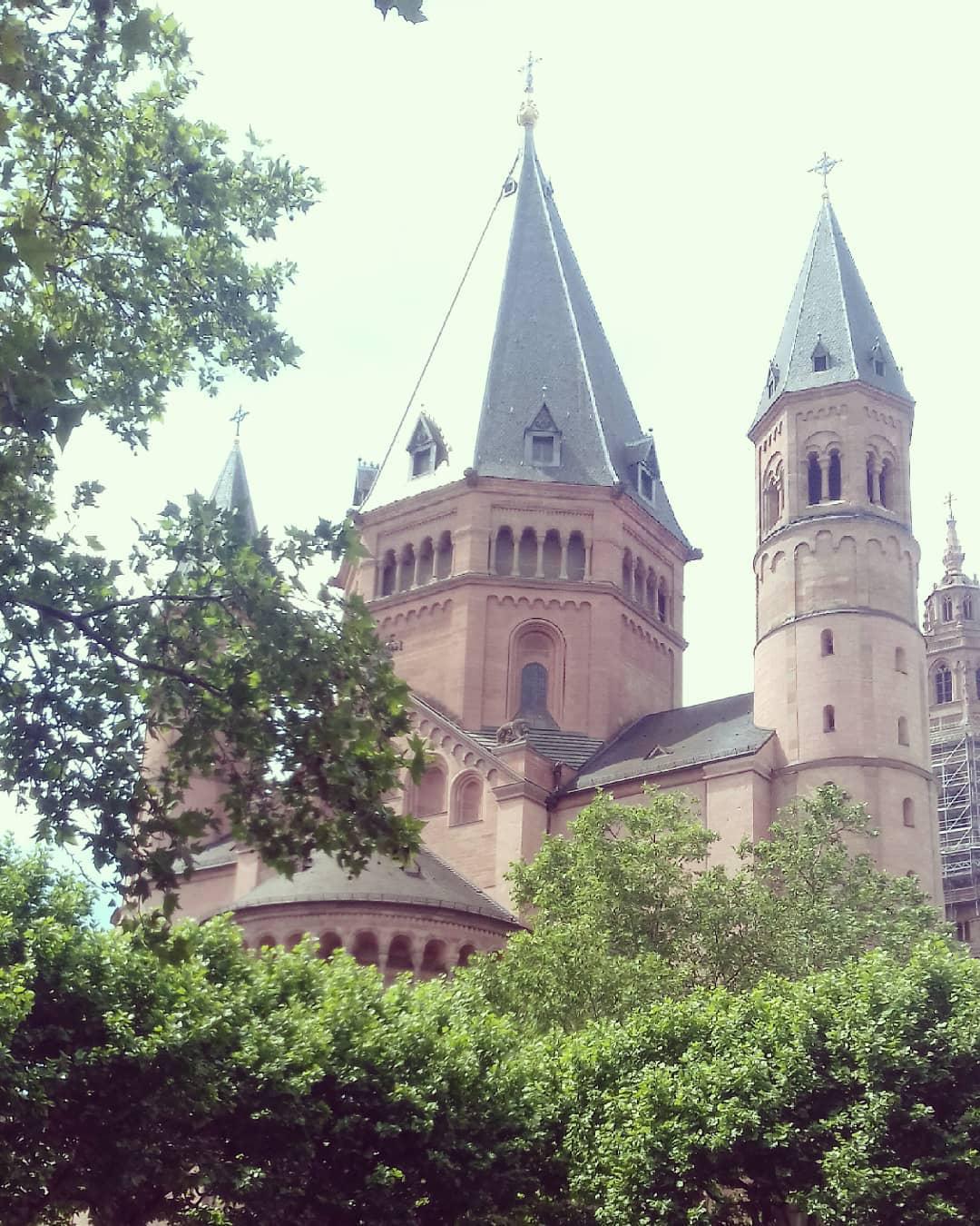 莱茵河地区最漂亮的教堂---美因茨Mainz大教堂 【慕名欣赏最漂亮的教堂】 来到欧洲怎么能不看一次